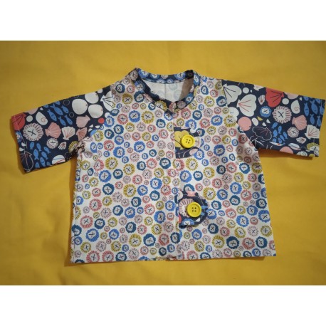 Chemise aux boutons jaunes